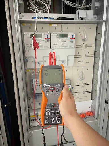 Elektryk - Paweł Piasecki